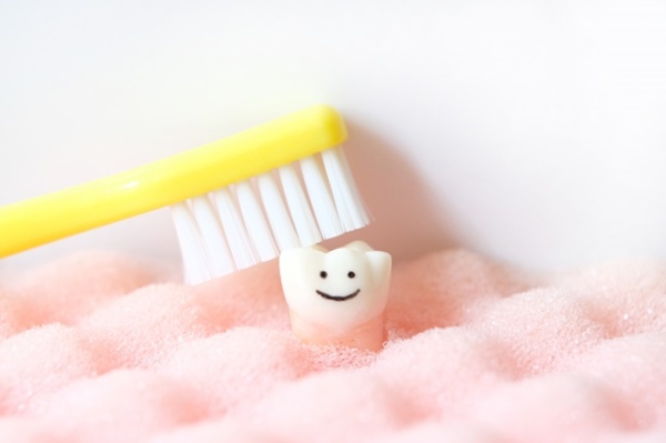 歯磨き粉は何歳から 歯医者さんに聞いたおすすめ幼児向け歯磨き粉 あお育